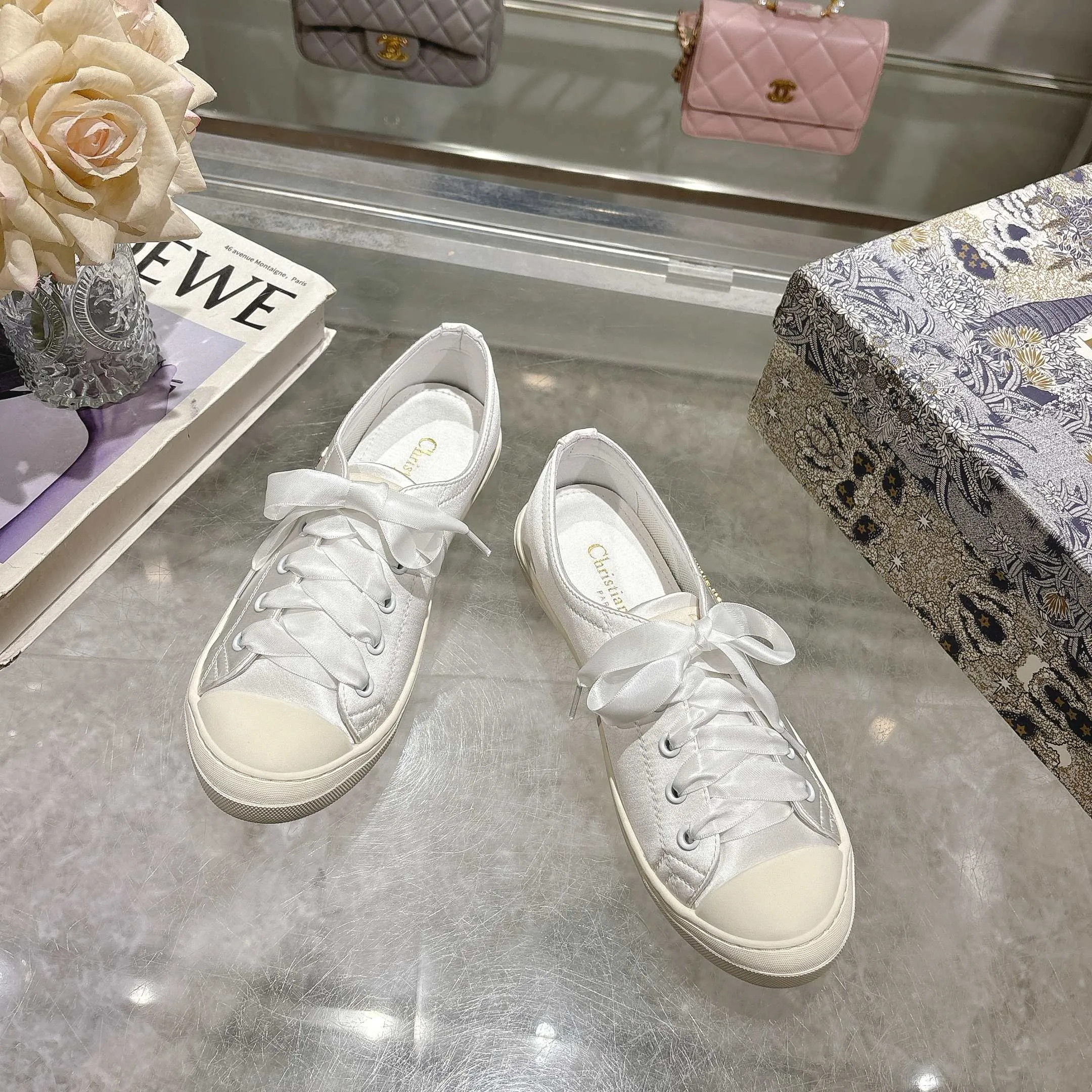 👟👟Ex-factory price 440👟👟 Dior ballet-style casual shoes, the same style as celebrities, satin fabric, breathable mesh lining, sheepskin for feet, wear-resistant rubber sole, size 35-40.